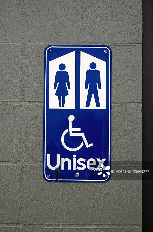公共卫生间外的无性别残疾人卫生间标志图片素材