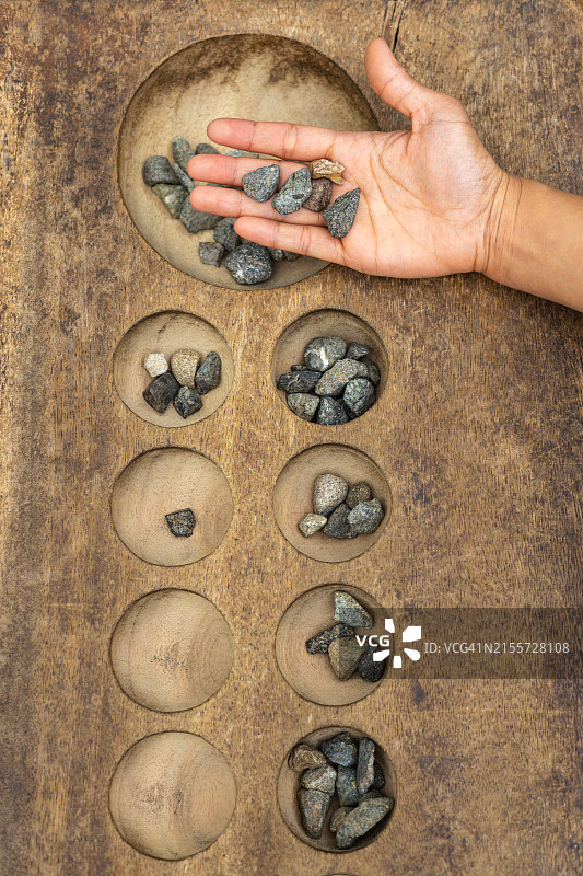 菲律宾传统Sungka游戏，碧瑶市，本格特省，吕宋岛中部，菲律宾图片素材