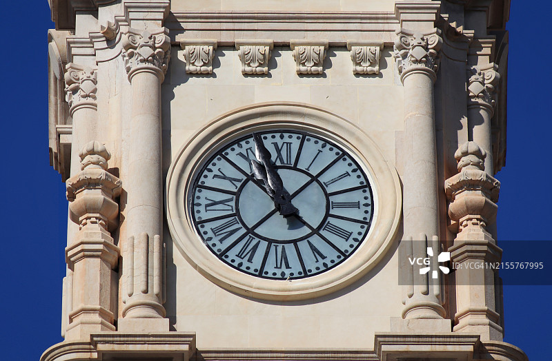 瓦伦西亚市政厅上的时钟图片素材