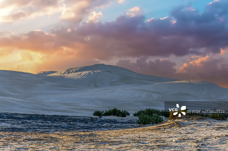 澳大利亚西澳大利亚兰斯林沙丘上的壮丽日出图片素材