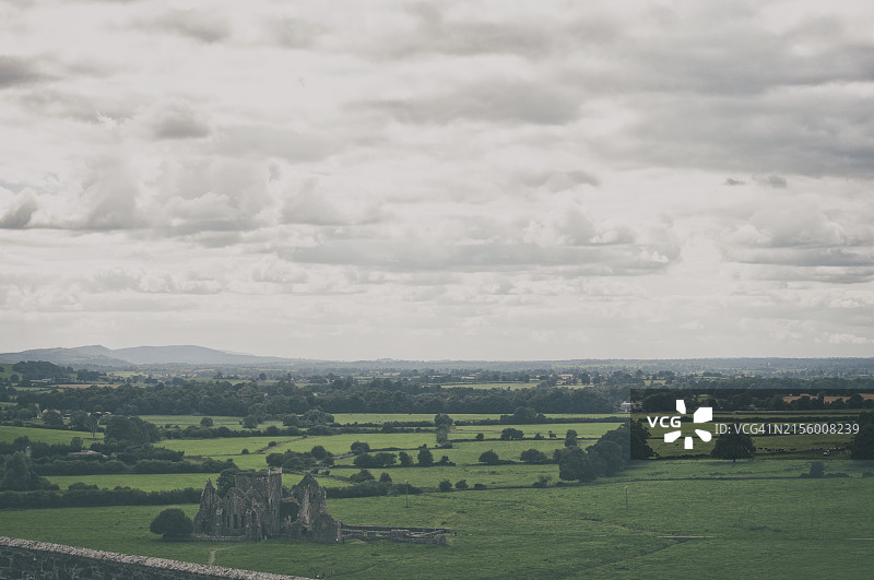 卡舍尔岩石和乡村景观（爱尔兰蒂珀雷里郡卡舍尔）图片素材