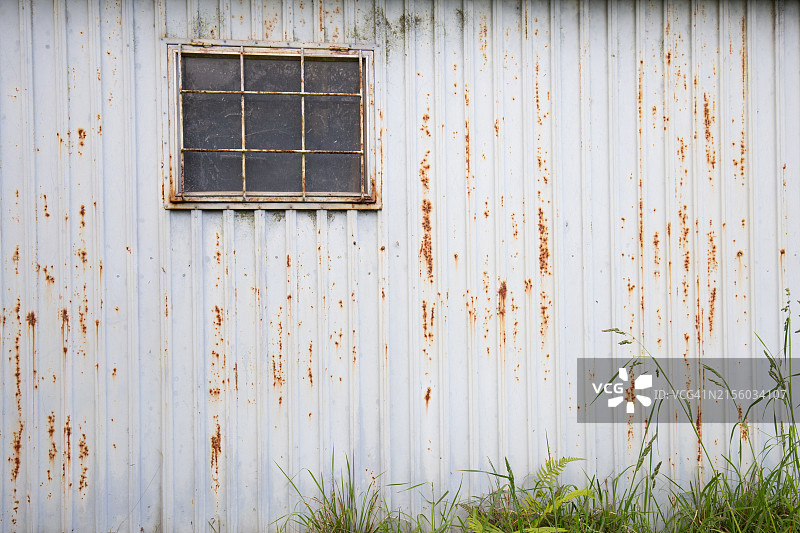 氧化的钢制小屋图片素材