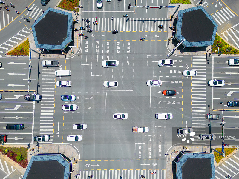 航拍城市道路交叉口图片素材