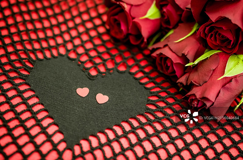 英国桌上的玫瑰花高角度视图图片素材