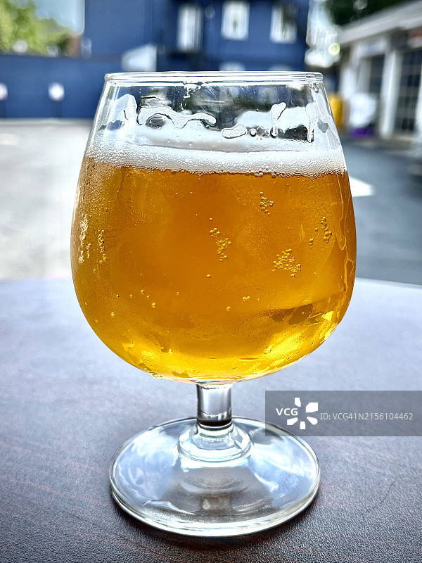 圣杯玻璃精酿啤酒图片素材