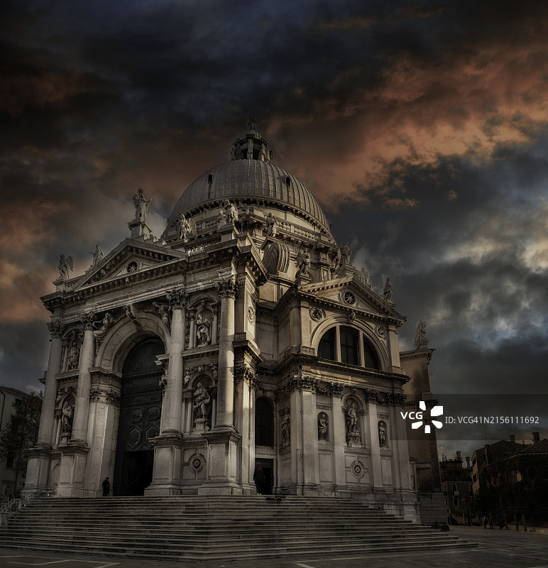 威尼斯日落时分的大教堂图片素材