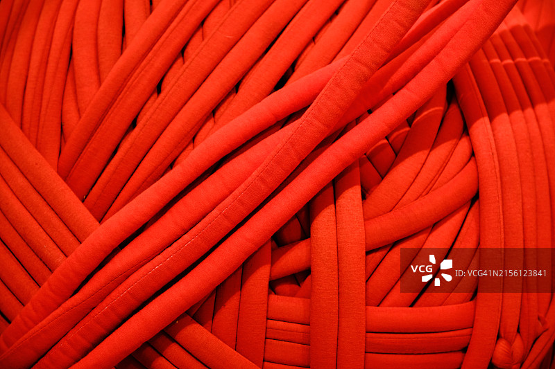 红线交织在一起图片素材