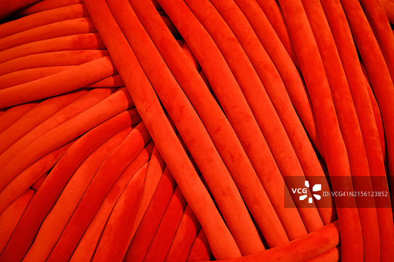 红线交织在一起图片素材