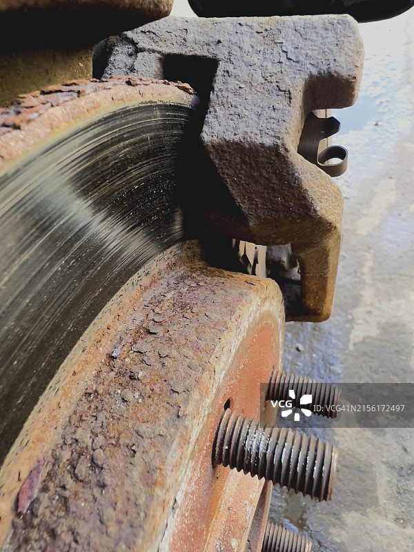 生锈的刹车盘图片素材