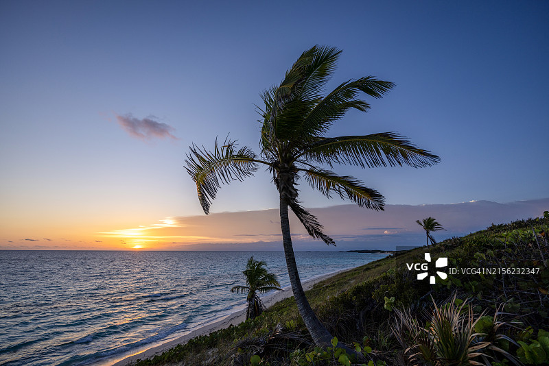 巴哈马埃克苏马斯托金岛上的壮丽日出图片素材