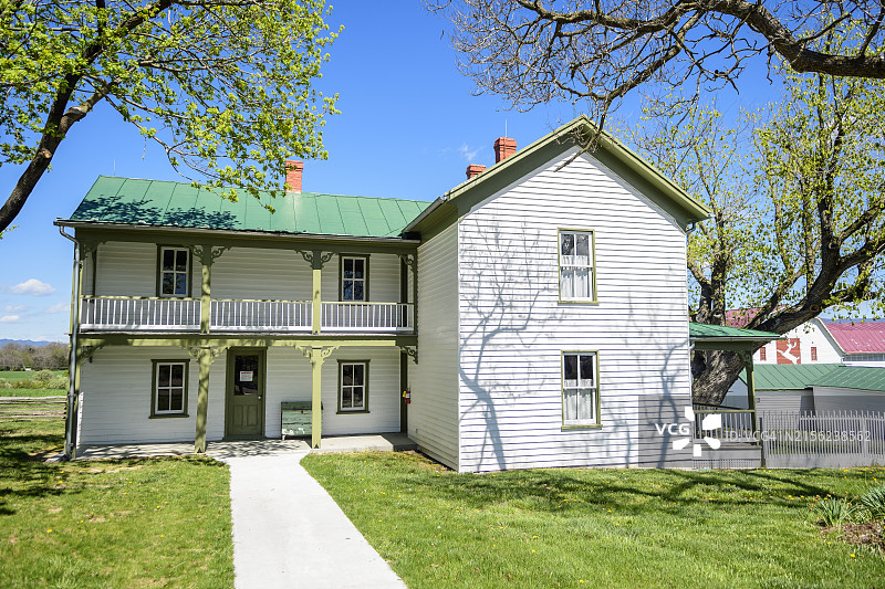 谢南多厄国家公园附近谢南多厄遗产村的申克农场历史建筑，弗吉尼亚州图片素材