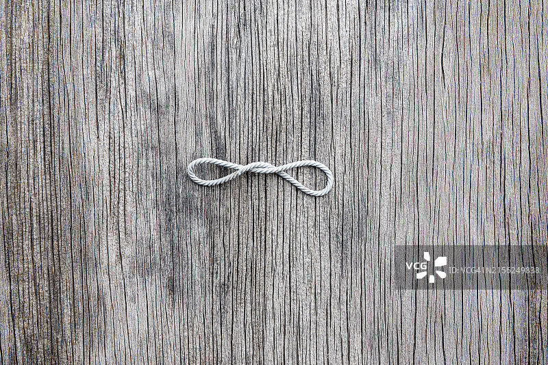 木头上的无限循环图片素材