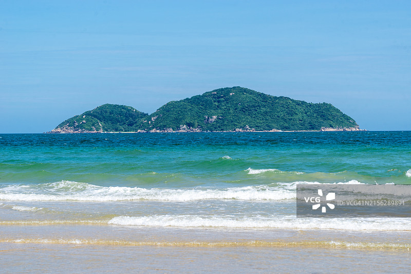 海滨山脉和海滩图片素材