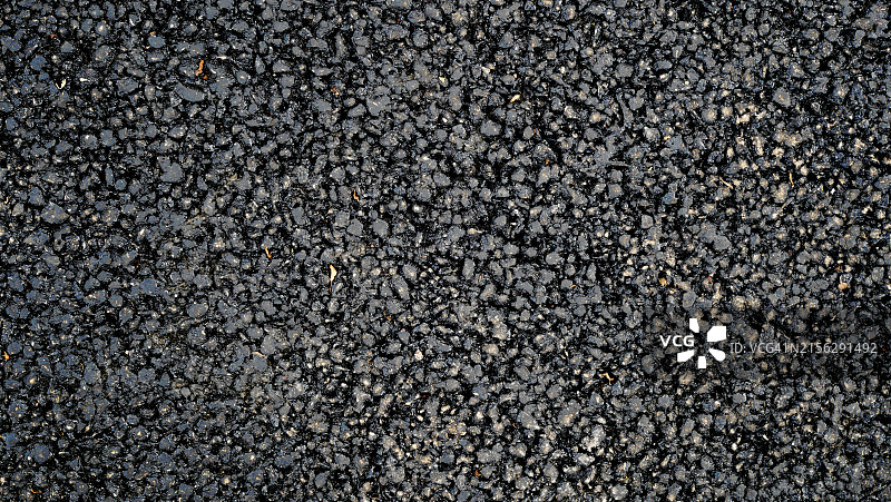 伦敦街头沥青路面特写（砾石和沥青混合），粗糙纹理，自然光图片素材