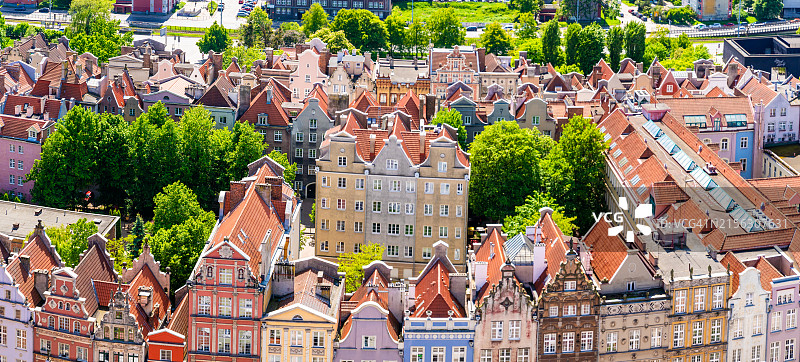 历史悠久的格但斯克城市景观：彩色建筑的航拍图图片素材