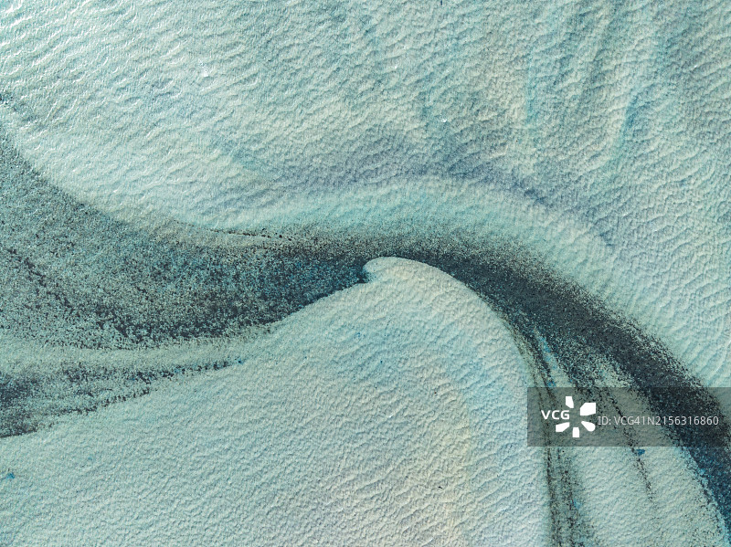 雄伟的无人机拍摄显示印度洋鲨鱼湾西澳大利亚的抽象海景图片素材