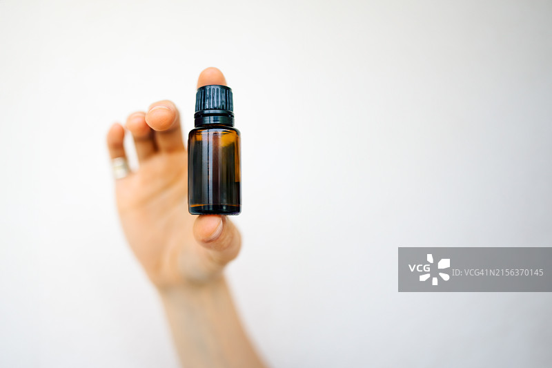 手中的精油图片素材