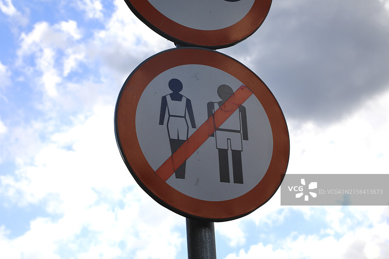 禁止穿短裤和无袖衬衫的标志图片素材