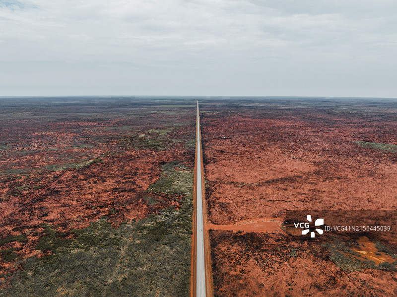 斯图尔特高速公路穿越澳大利亚内陆的航拍影像图片素材