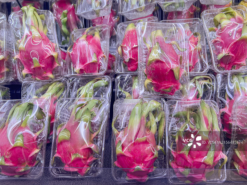 横滨市场的越南新鲜火龙果图片素材