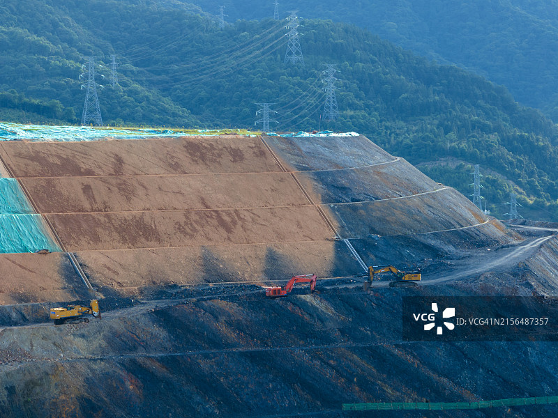 山坡上的建筑工地图片素材