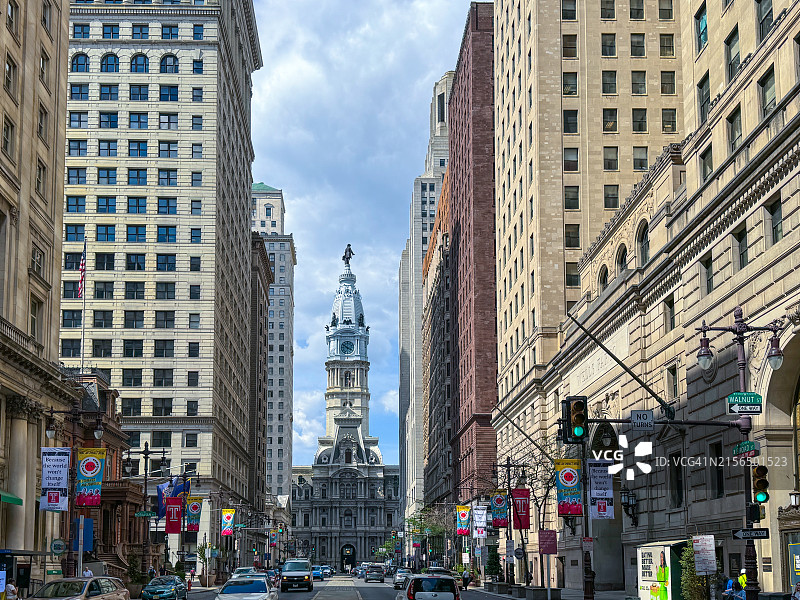 费城宽街上的市政厅图片素材