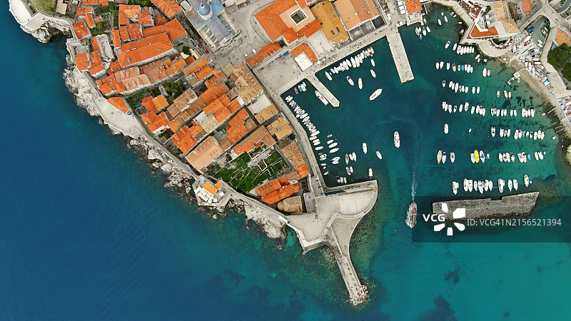 海边的建筑物航拍图片素材