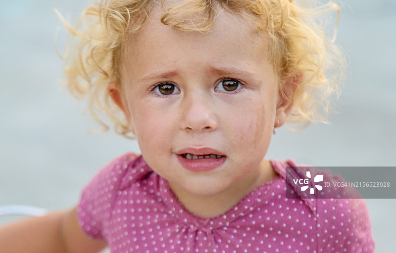 可爱的女孩肖像图片素材