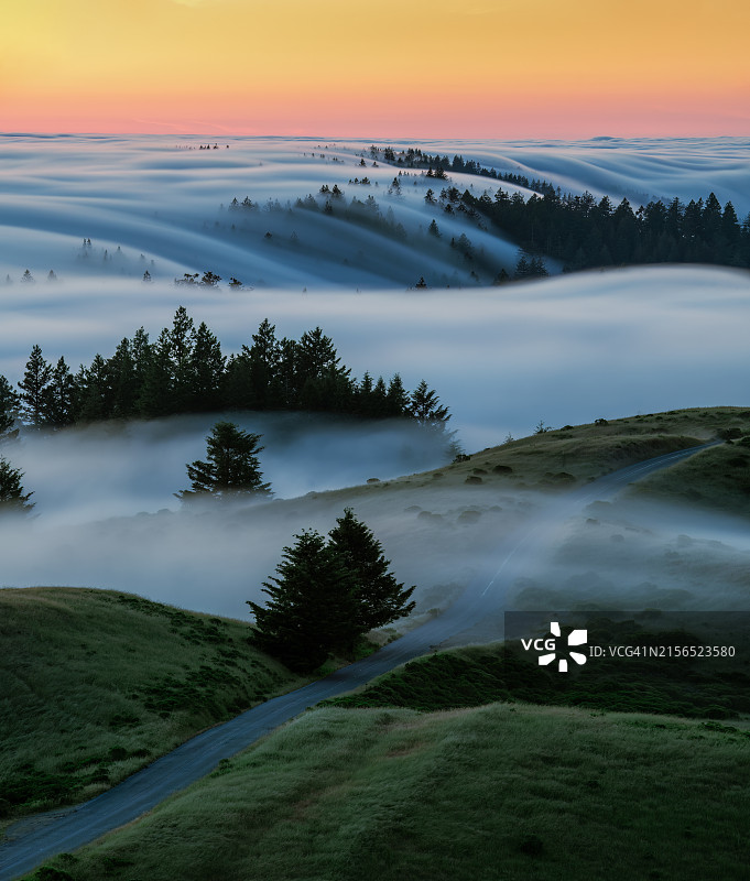 美国加利福尼亚州米尔谷的日落景色图片素材