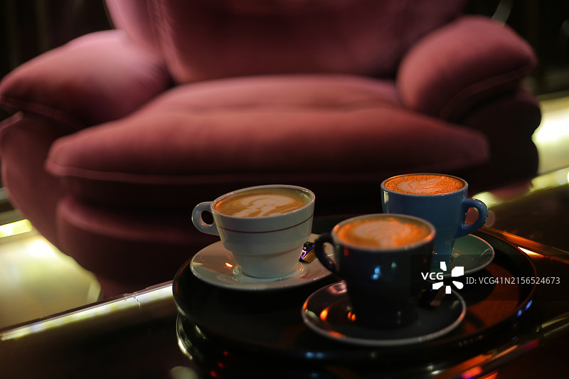 桌上的咖啡特写图片素材