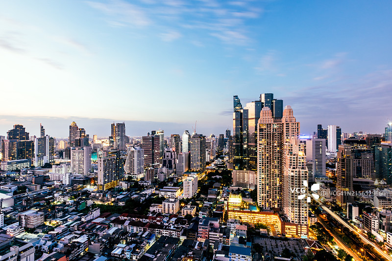 泰国曼谷天际线夜景航拍图片素材