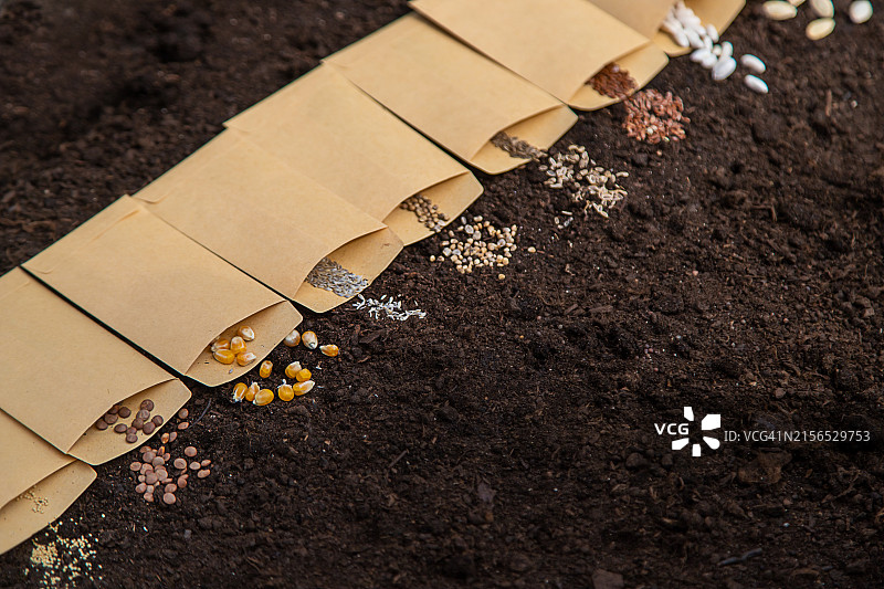 餐桌上食物的高角度视角图片素材