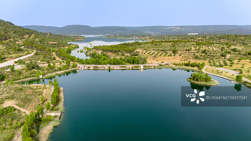 帕雷哈大坝，恩特雷佩尼亚斯水库旁水利工程图片素材