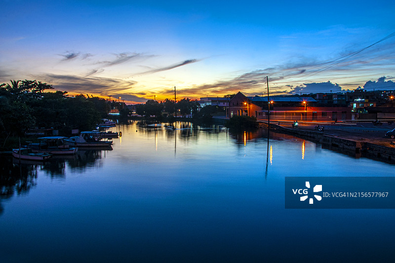 古巴马坦萨斯日落时分的马坦萨斯湾全景图片素材