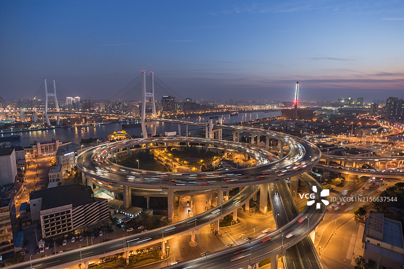 南浦大桥黄昏通勤交通鸟瞰图图片素材