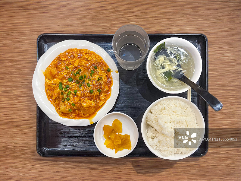 日式中华风融合菜品：麻辣虾定食套餐图片素材