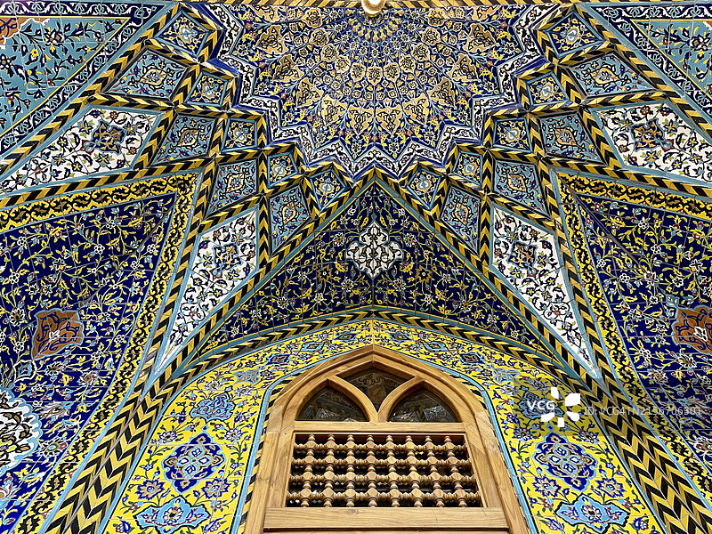 2022年5月8日，伊拉克纳杰夫伊玛目阿里圣地的美丽瓷砖图片素材