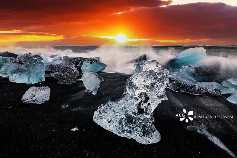 冰岛杰古沙龙钻石沙滩日落冰图片素材