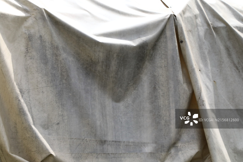 用于防风雨保护的临时防水布图片素材