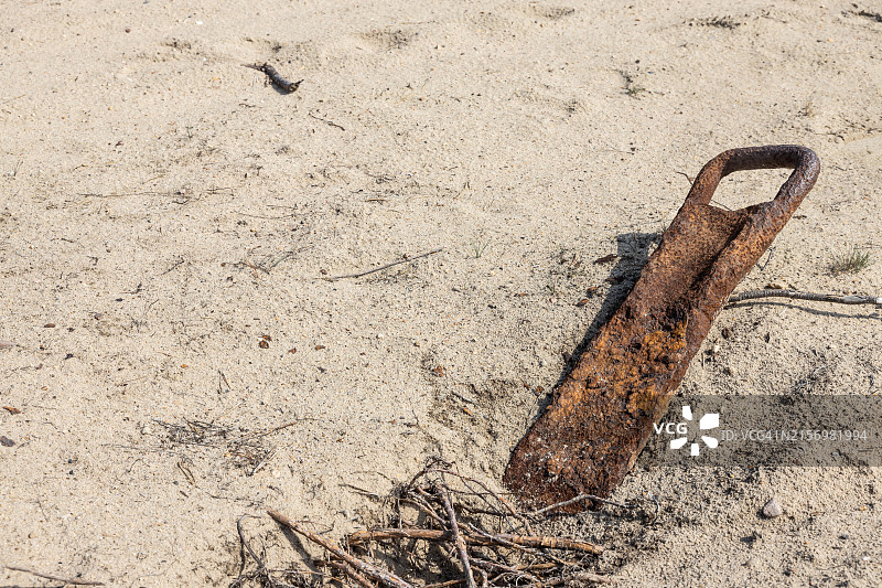 德国勃兰登堡州前军事训练区苏联军队的生锈遗骸图片素材