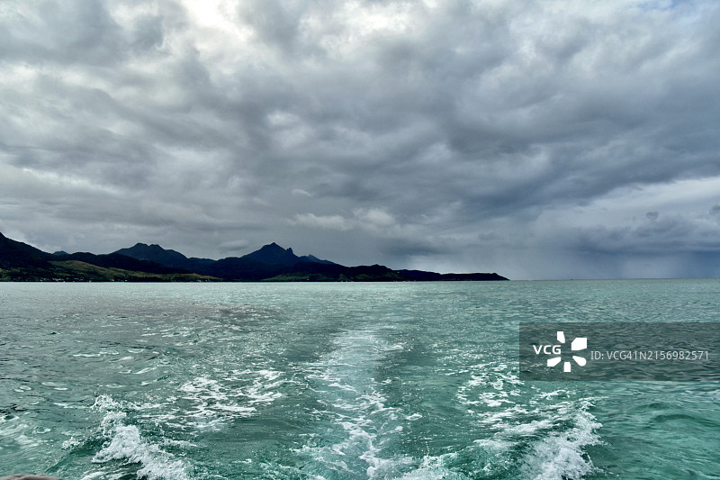 尾迹与云景图片素材