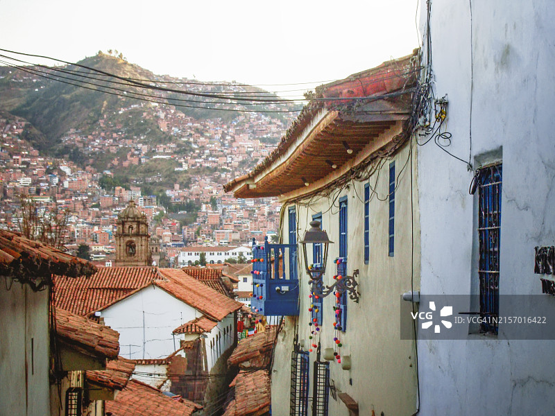 库斯科圣布拉斯殖民街道之间的风景图片素材