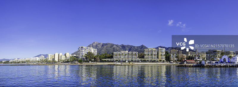 马贝拉海滨步道，太阳海岸主要旅游目的地之一（西班牙）图片素材