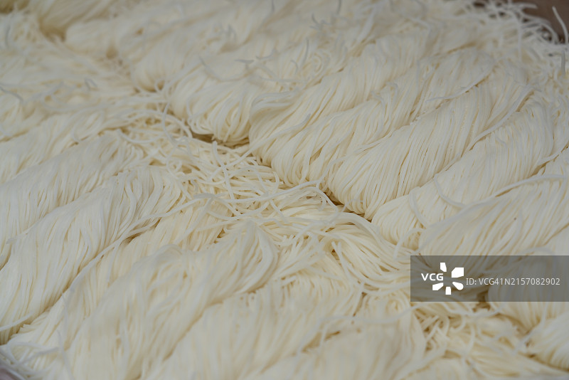 蔬菜市场上的新鲜米粉图片素材