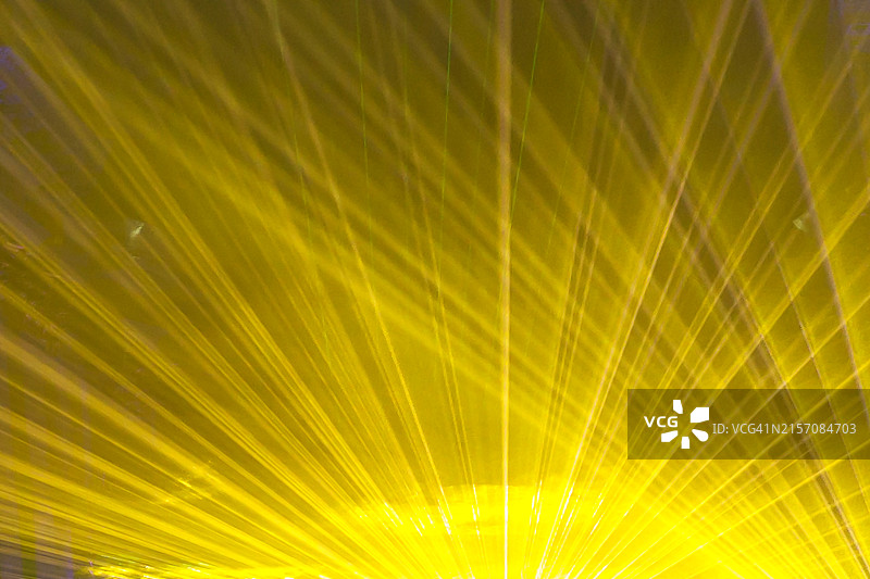 黄色激光束图片素材