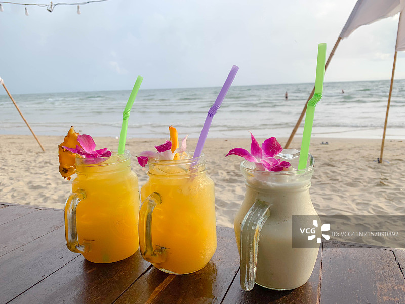 海边鸡尾酒图片素材