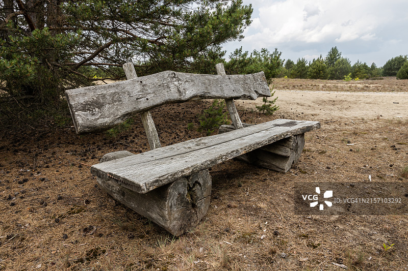 大型木制长凳图片素材