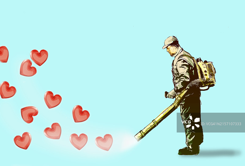 男人用吹叶机吹走蓝色背景上的心形图案图片素材