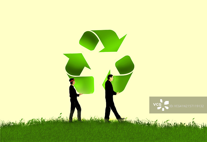男女搬运大型回收标志图片素材