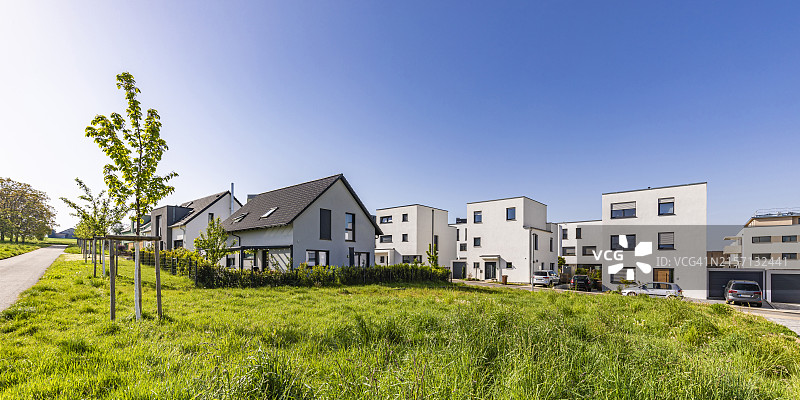 德国巴登-符腾堡州路德维希堡夏季现代郊区住宅图片素材